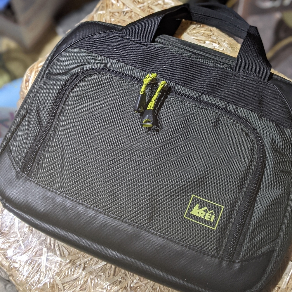 NWOT REI Tablet Bag
